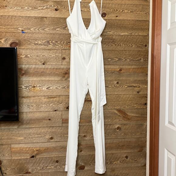 NBD Revolve Maika Jumpsuit Ivory Silver Tone Halter Neck Chain Size Small NWT - Picture 4 of 10
